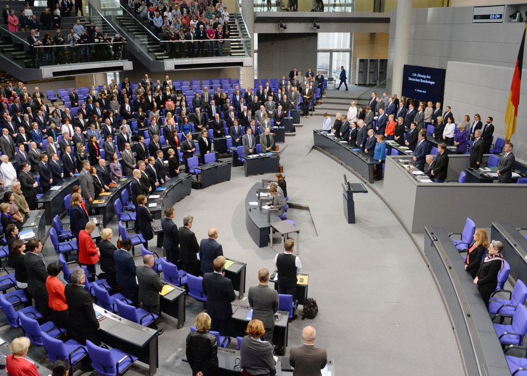 Bundestag erhebt sich zu Ehren der Opfer des Anschlags in Halle