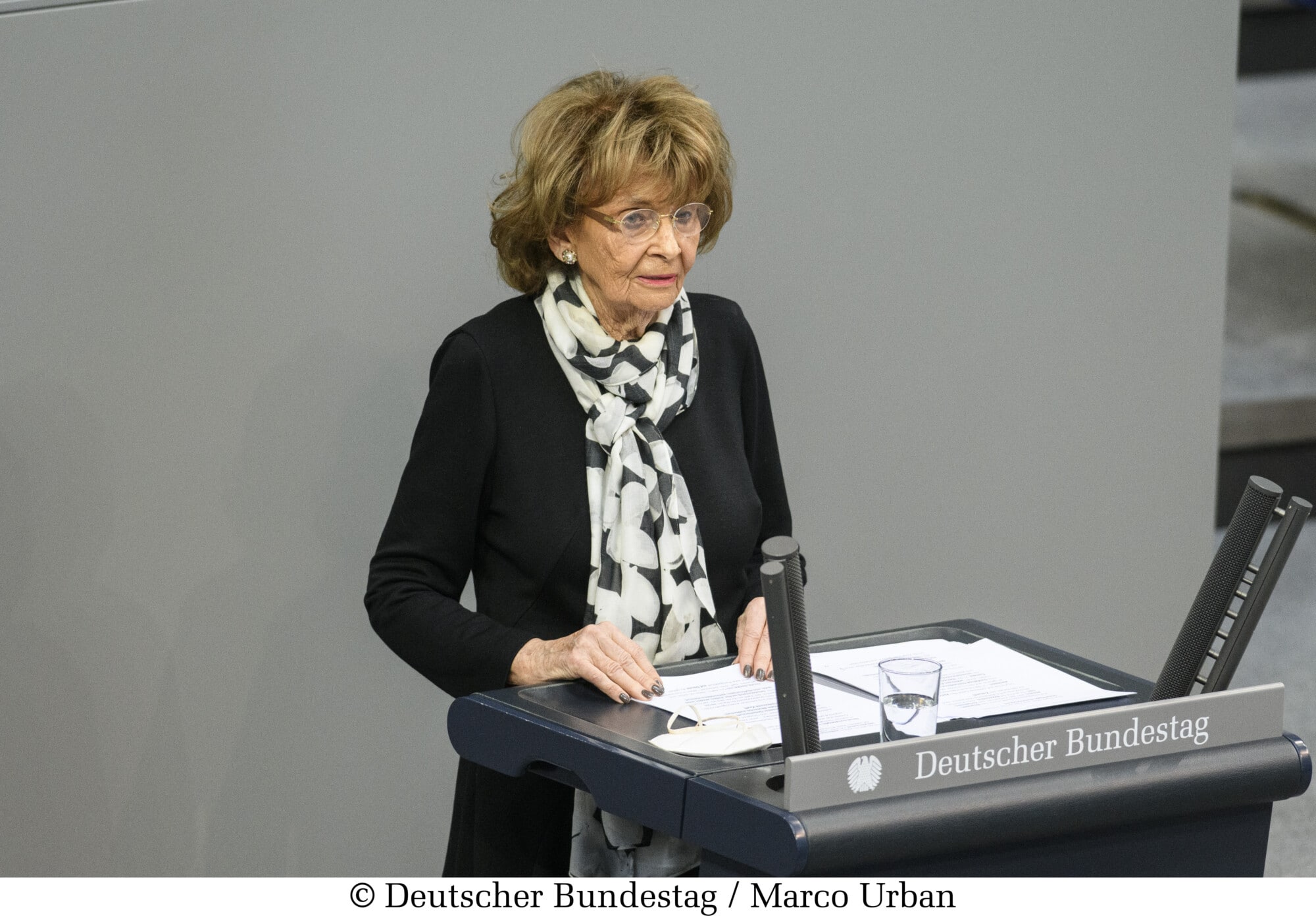 Der Deutsche Bundestag gedenkt der Opfer des Nationalsozialismus mit einer Gedenkstunde